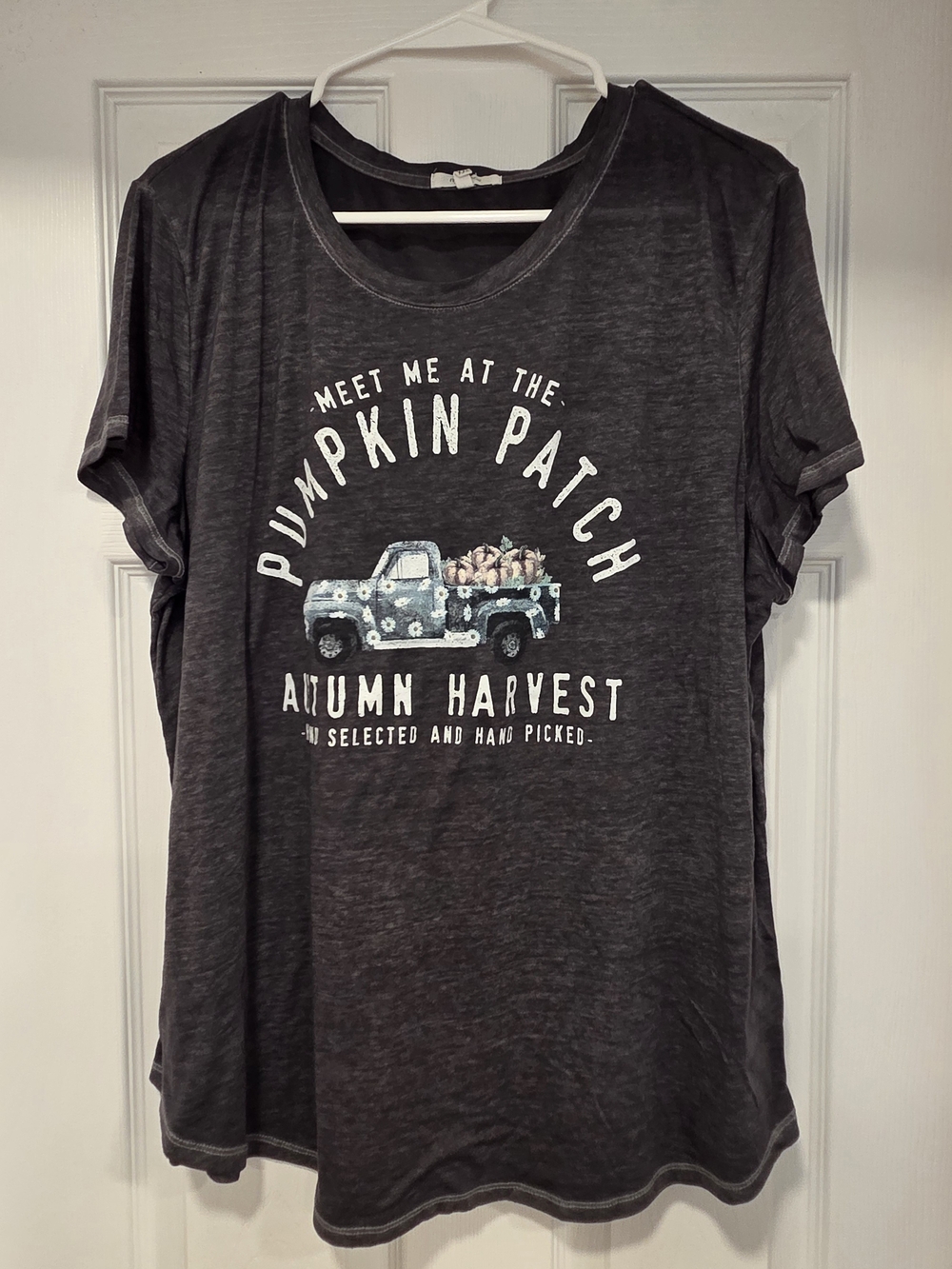 Maurices Women’s Charcoal Gray 'Pumpkin Patch' Graphic Tee